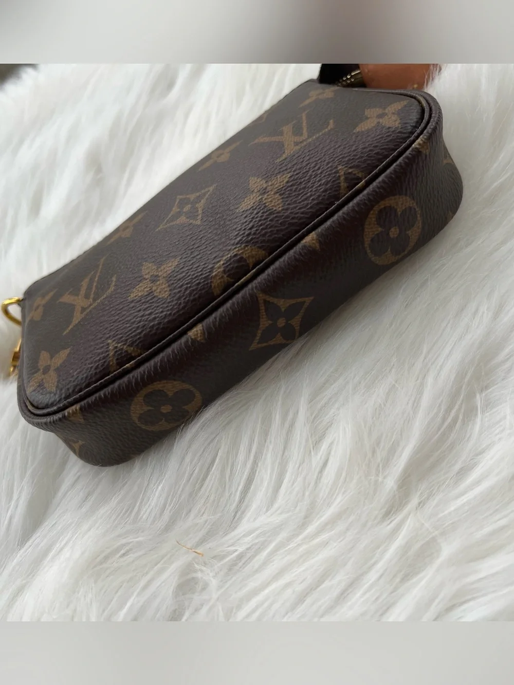 LOUIS VUITTON 2020 Monogram Pouchette Chain Y2K Mini Bag